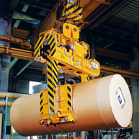 Paper roll tong with motorized tong arm and rotary drive