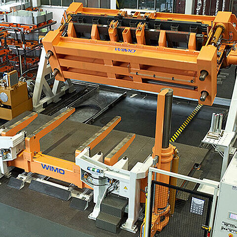 Automatische Wendeeinrichtung mit Beladewagen (180°), inkl. Palette