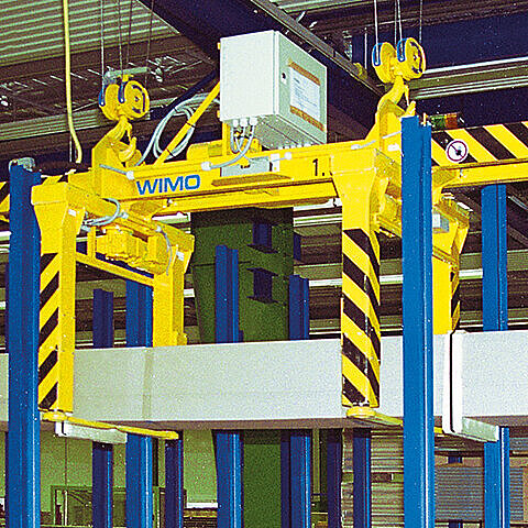 Langgutzange mit motorisch längs- verstellbaren Greifeinheiten