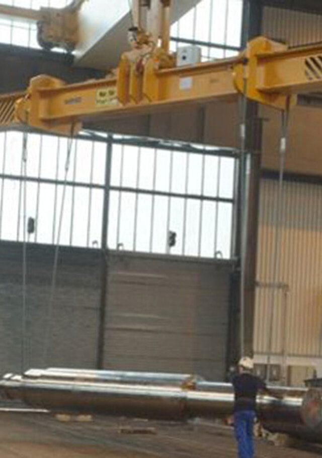 Sondertraverse mit synchron verstellbaren Doppelhaken