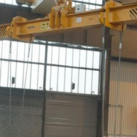 Heavy-duty spreader with synchronously adjustable double hooks Heavy-duty spreader with synchronously adjustable double hooks