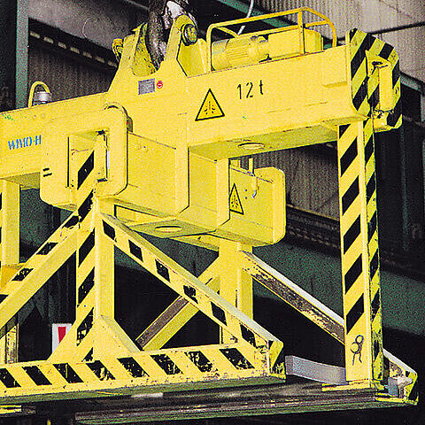 Sheet metal tong with four motorized tong arms