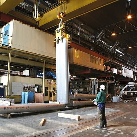 Slab turning tong, mechanical-hydraulic