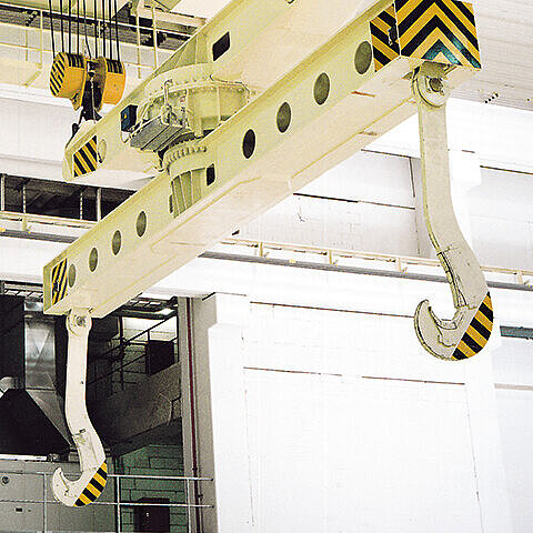 Tambourtraverse mit motorischer Horizontal-Dreheinrichtung