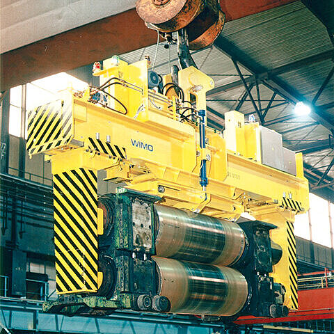 Hydraulically adjustable work roll clamp with RFID recognition Hydraulically adjustable work roll clamp with RFID recognition