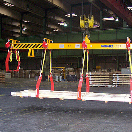 Spreader with spring-loaded system and plate hooks