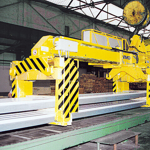 Langgutzange mit motorischem Zangenarmantrieb