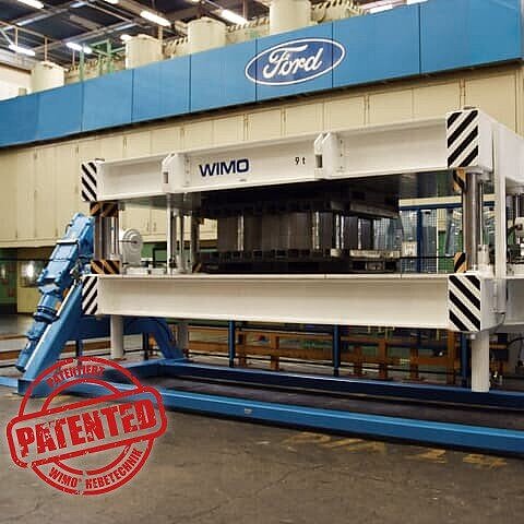 Wendeeinrichtung für mehrere palettierte Platinenstapel (180°)