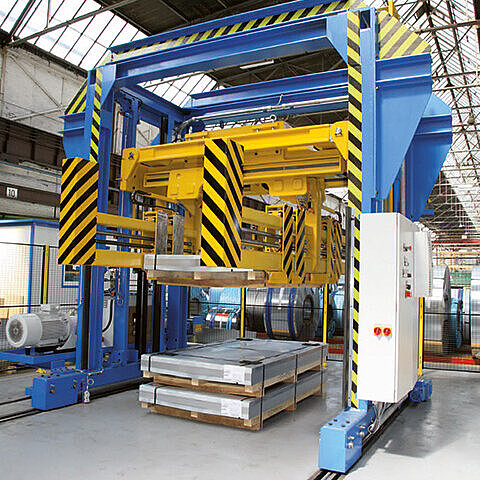 Sheet metal tong with spindle drive in an automated line