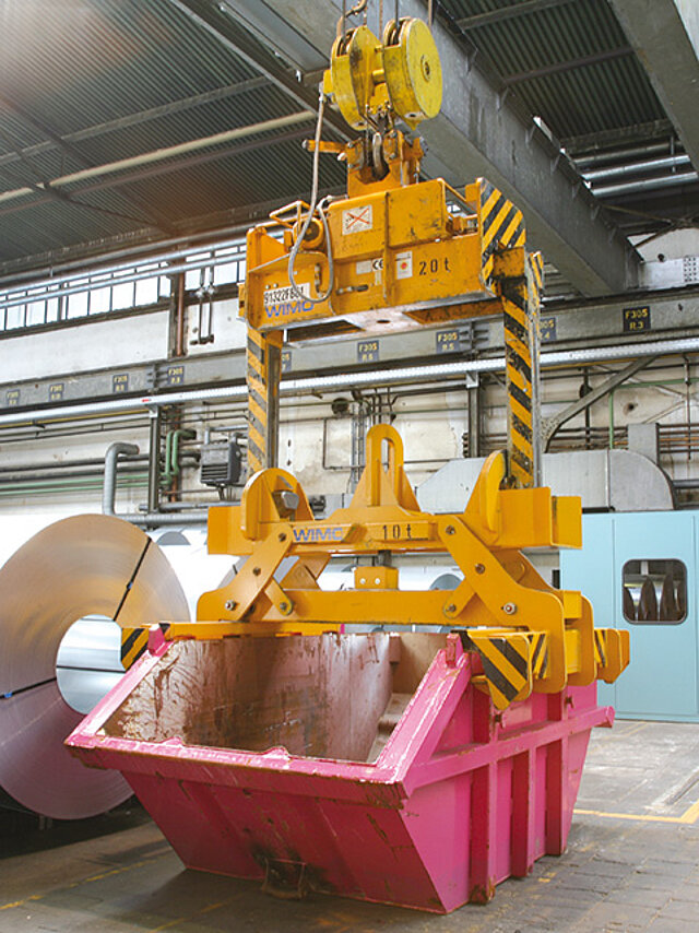 Schrottcontainerzange mit Aufhängeadapter