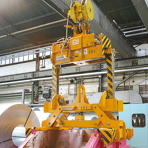 Scrap container tong with suspension adapter Scrap container tong with suspension adapter