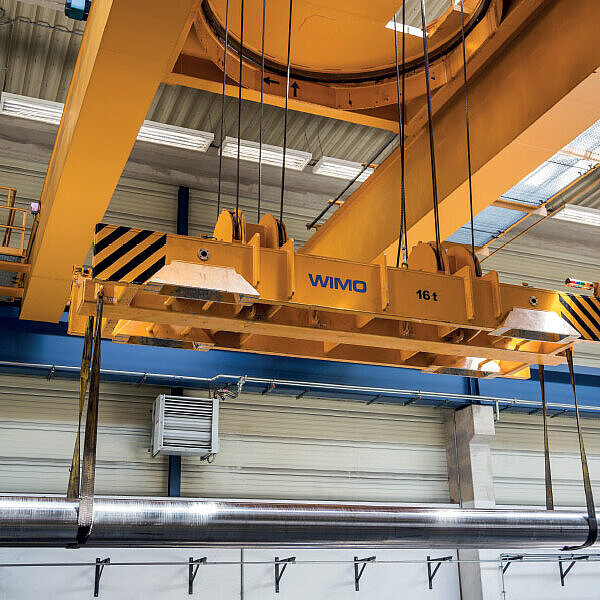 Motor-driven stacking cradle spreader Motor-driven stacking cradle spreader