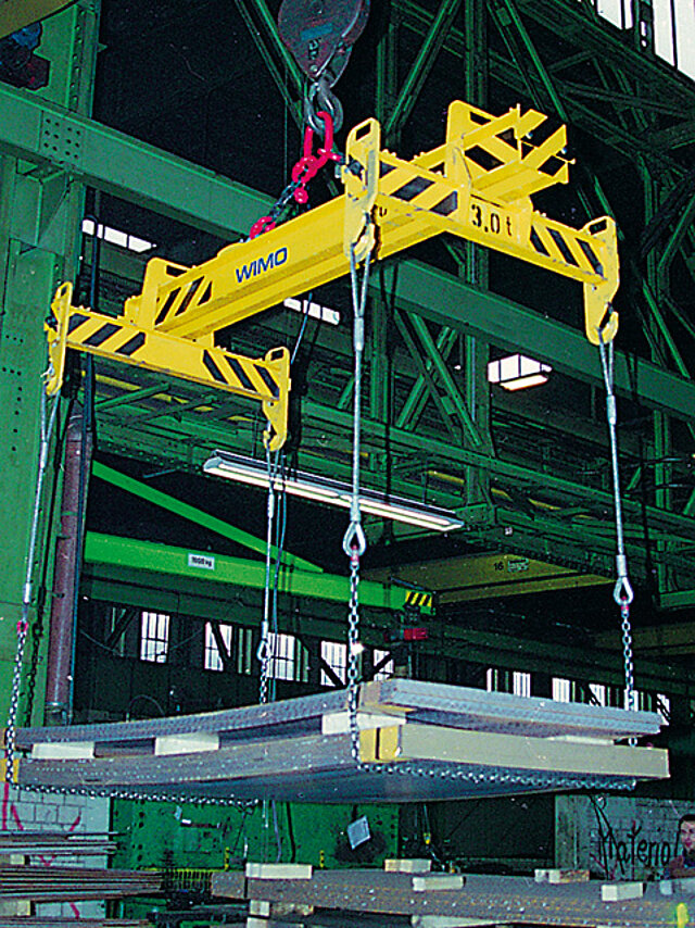 Auslegertraverse (H-Traverse) mit vier längs- und querverstellbaren Anhängebügeln