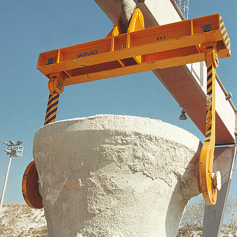 Hakentraverse mit kardanischer Hakenaufhängung