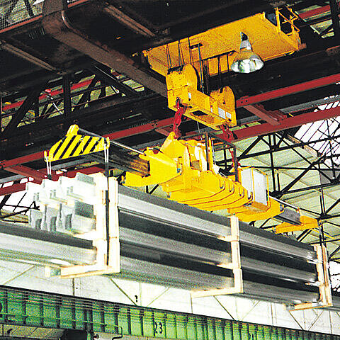 Teleskoptraverse, hydraulisch angetrieben