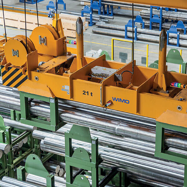 Stapeljochtraverse motorisch angetrieben