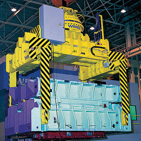 Press tool tong with signal lights and load securing device Press tool tong with signal lights and load securing device