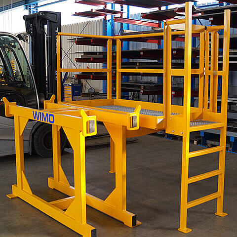 Abstellbock mit Leiter und Wartungsbühne Abstellbock mit Leiter und Wartungsbühne