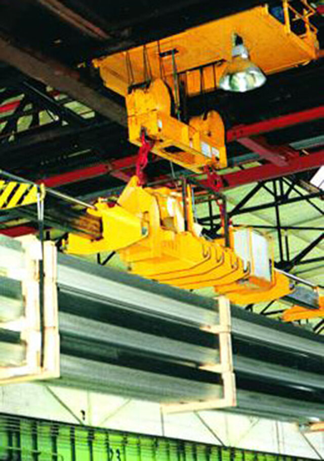 Teleskoptraverse, Hydraulisch angetrieben