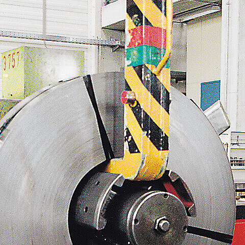 Coil hook with particulary small prong cross-section