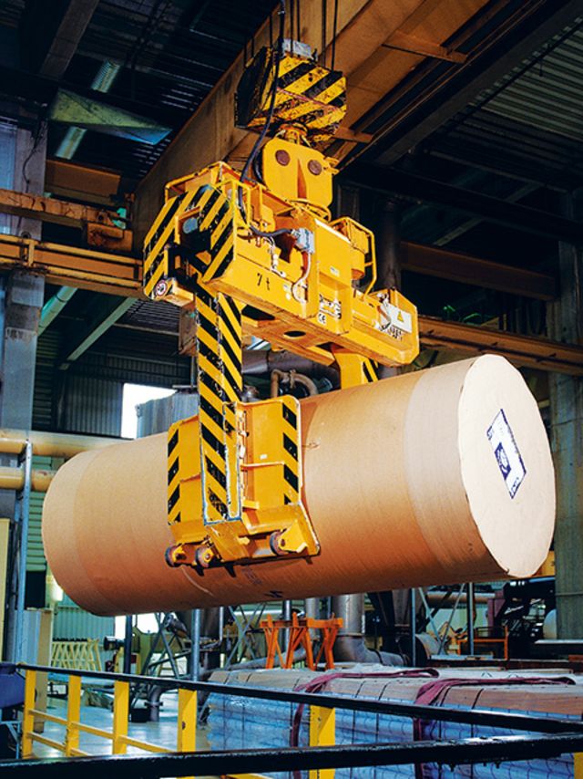 Papierrollenzange mit motorischem Zangenarm- und Drehantrieb Papierrollenzange mit motorischem Zangenarm- und Drehantrieb