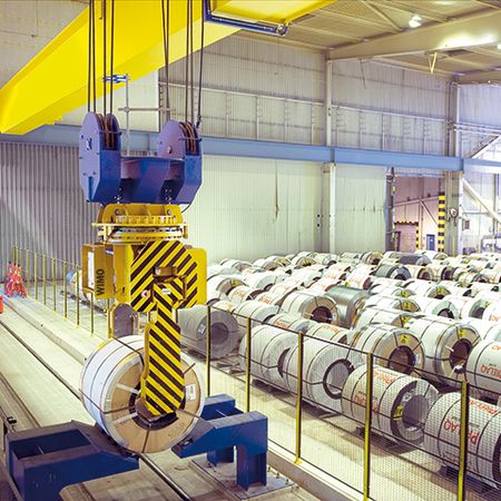 Telescopic coil tong with horizontal rotary drive Telescopic coil tong with horizontal rotary drive