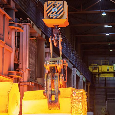 Robust metallurgical plant design with heat protector and reinforced jaw latch Robust metallurgical plant design with heat protector and reinforced jaw latch