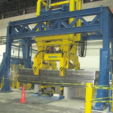 Slab gripper with two hydraulically powered gripping units Slab gripper with two hydraulically powered gripping units
