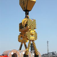 [Translate to English:] Doppel-Teleskop-Coilzange hydraulisch angetrieben