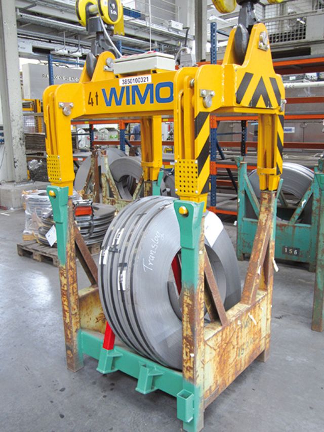 Behälterzange mit vier motorisch angetriebenen Verriegelungsbolzen