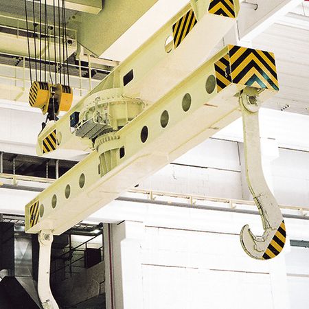 Tambourtraverse mit motorischer Horizontal-Dreheinrichtung Tambourtraverse mit motorischer Horizontal-Dreheinrichtung