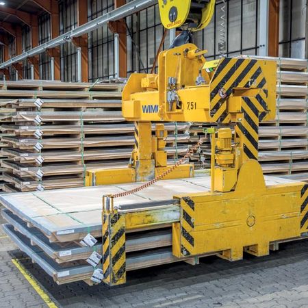 Blechpaketzange mit drehbaren Aufnahmepratzen