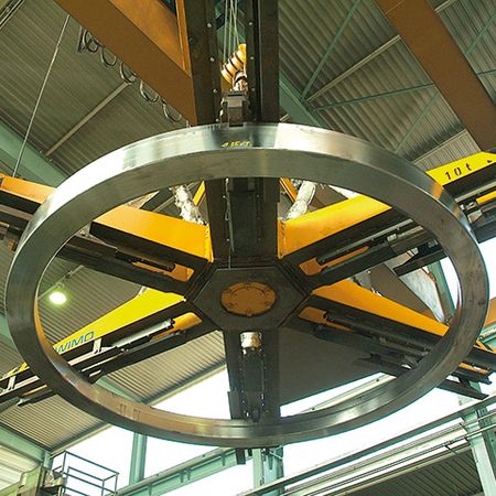 Großringzange mit sechs hydraulisch angetriebenen Greifeinheiten