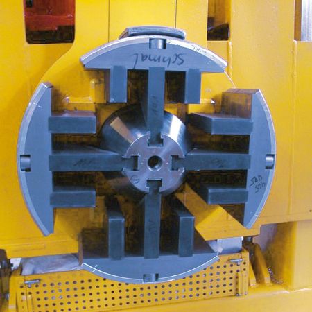 Detailed view of centre sleeve of suspension reel Detailed view of centre sleeve of suspension reel