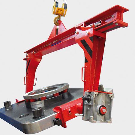 Turning spreader with a mechanical design Turning spreader with a mechanical design