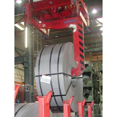 Coil hook (with suspension adapter) on a coil container tong Coil hook (with suspension adapter) on a coil container tong