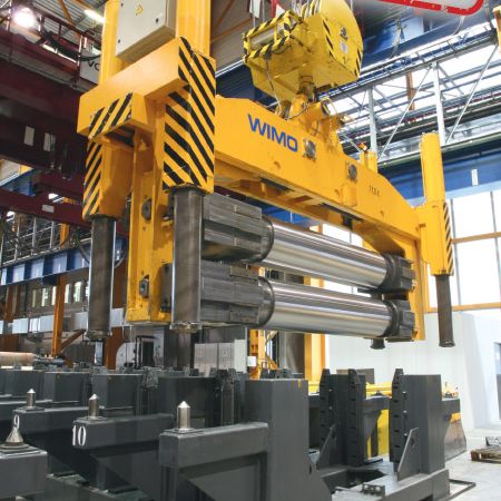 Work-roll tong for gripping neck of roll Work-roll tong for gripping neck of roll