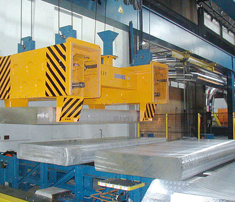 Brammenzange mit zwei Greifeinheiten mit Spindelantrieb