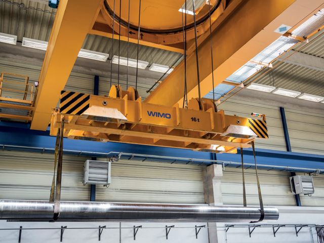 Stapeljochtraverse motorisch angetrieben