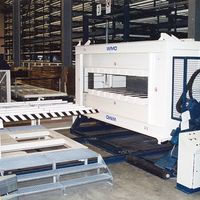 [Translate to English:] Wendeeinrichtung mit Beladewagen für 180°-Wenden von Platinenstapel ohne Palette 