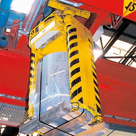 Telescopic pallet tong with spindle drive Telescopic pallet tong with spindle drive