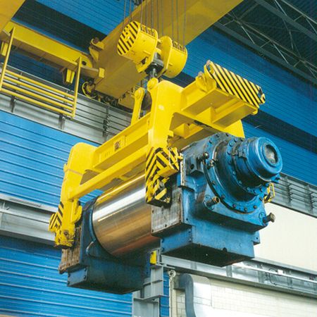 Traverse für den Transport von Stützwalzen