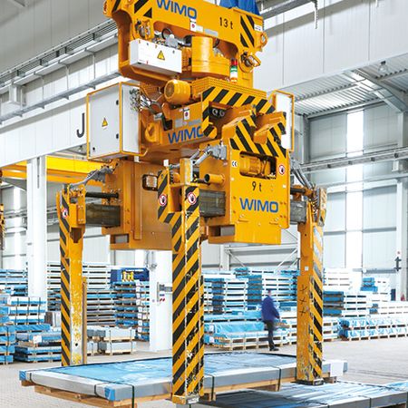 Blechpaketzange mit motorischem Horizontal-Drehantrieb