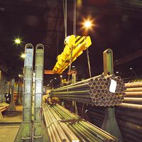 [Translate to English:] WIMO®-Innovation: Traverse für den unfallsicheren und rationellen Umschlag von Langgütern