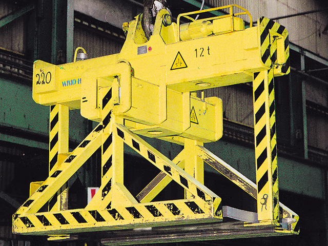 Sheet metal tong designed with 4 motorised tong arms