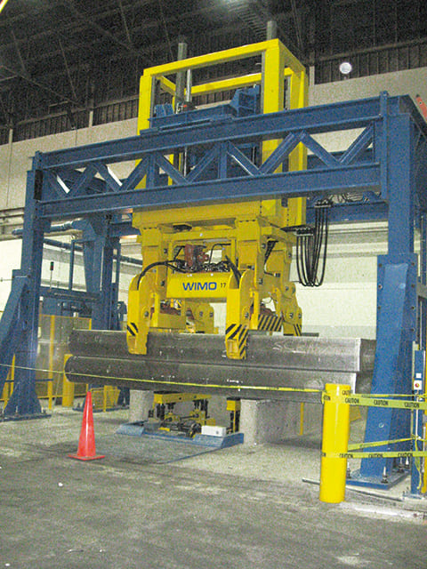 Slab gripper with two hydraulically powered gripping units