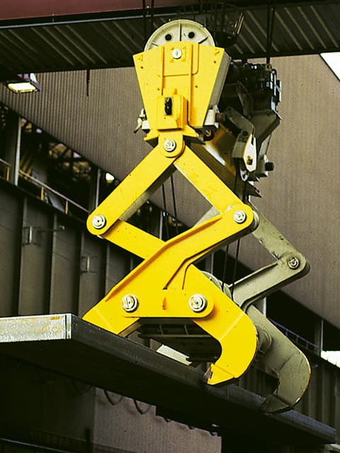 Scissor-type mechanical double ingot tong