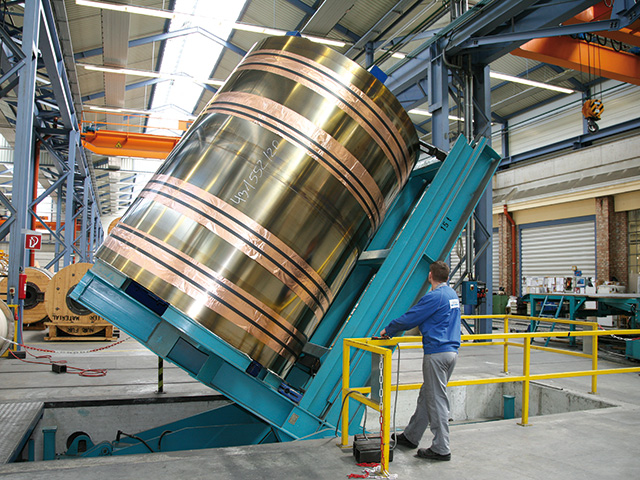 Coil turning unit, with hydraulic drive system, turning range: 90°