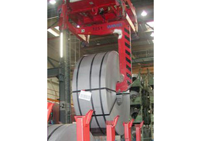 Coil hook (with suspension adapter) on a coil container tong