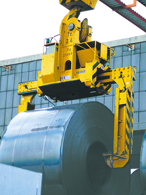 Telescopic coil tong with rack pinion drive system